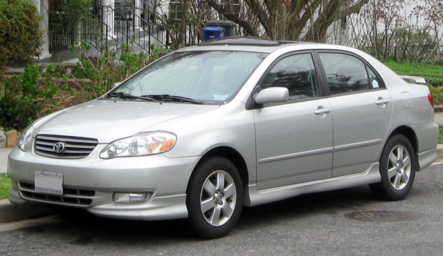 2003-2004_Toyota_Corolla_S_--_03-21-2012