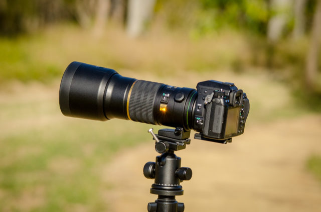 DSLR_Camera_with_Lens_on_a_Tripod_head