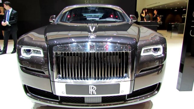 2016-Rolls-Royce-Phantom-Specificationនេះជារូបភាពពីគេហទំព័រ edmunds