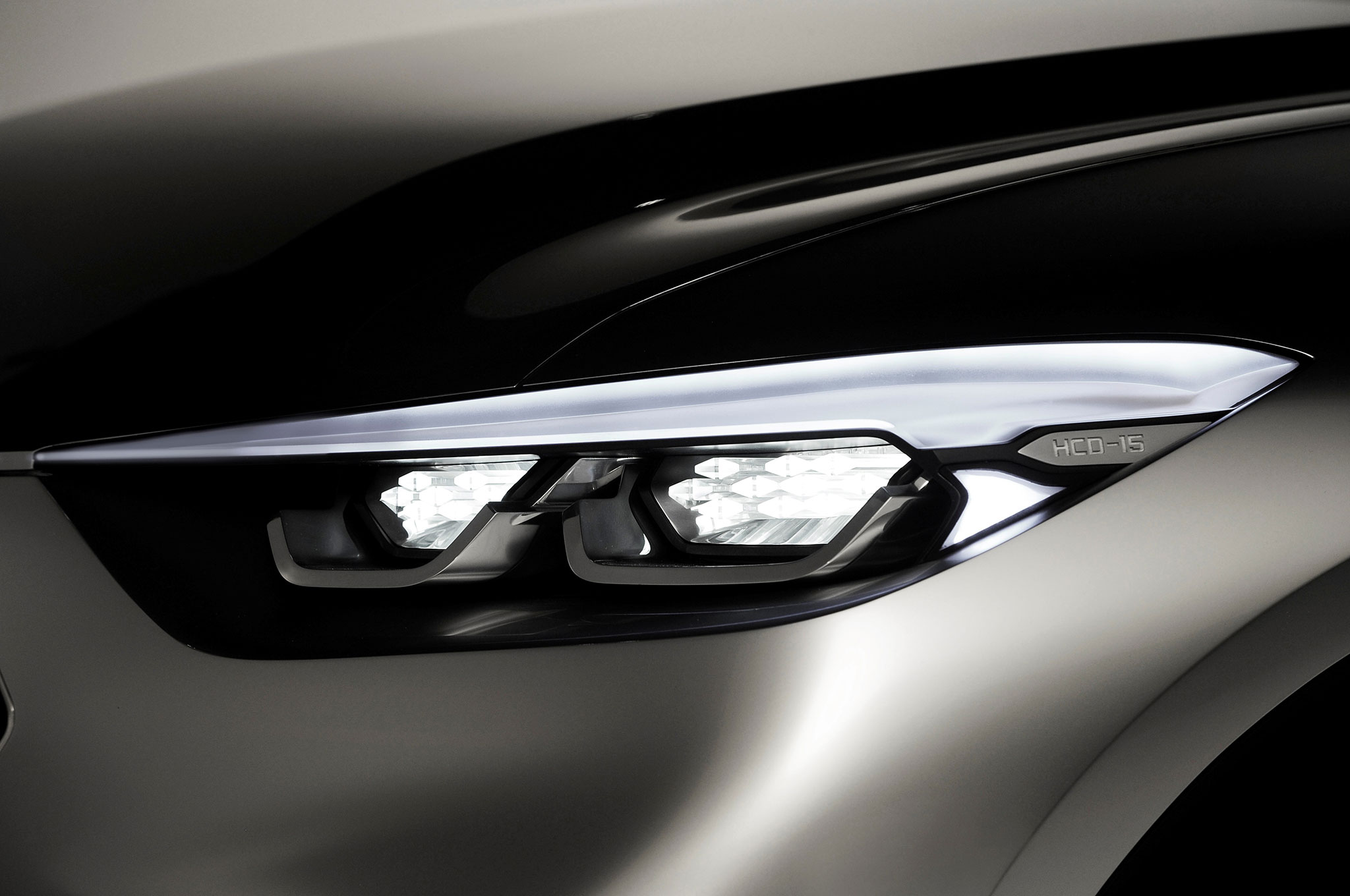 Hyundai-Santa-Cruz-Crossover-Truck-Concept-headlight1